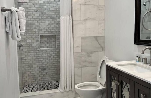 French Quarter House | Lafitte Hotel & Bar