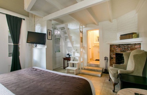 French Quarter House | Lafitte Hotel & Bar