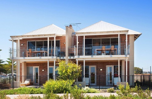 Geographe House | LAGOON SUNSET - Absolute Waterfront