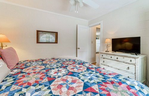 Hiawassee Cottage | Lake Chatuge Cottage w/Treetop Mountain Views!