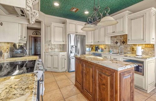 Zwolle House | Lake Escape Paradise: Premier fishing getaway