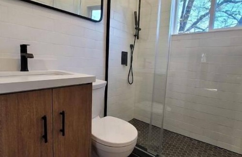 Utterson Cottage | Lake front 3Br 1Ba Muskoka Cottage /classic Canadian Shield