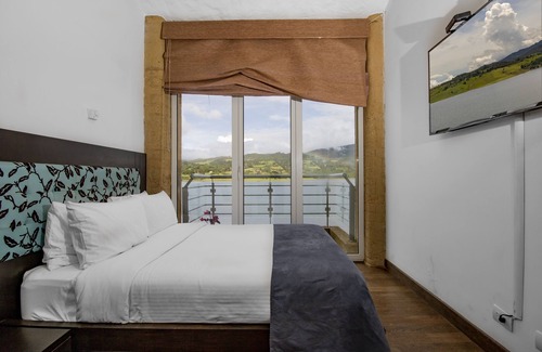 Choconta Hotel | Lake front amazing house