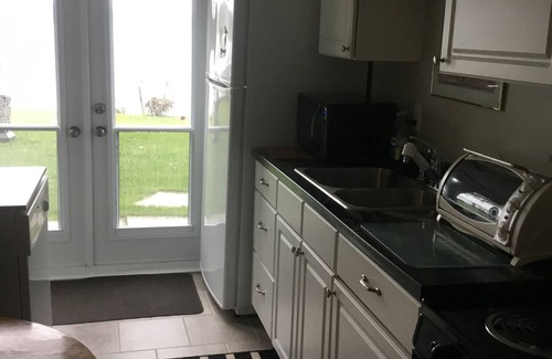 Orillia Apartment | Lake front bachelor nClose to all amenities casino Rama nSki hills