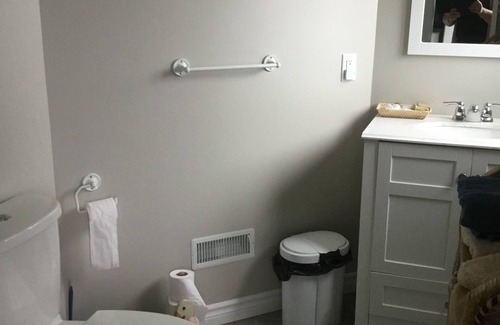 Orillia Apartment | Lake front bachelor nClose to all amenities casino Rama nSki hills