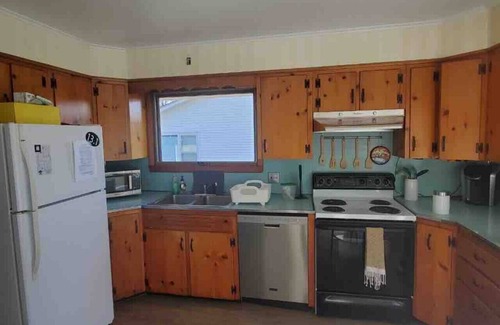 Copake Cottage | Lake Front Cottage with Sun Soaked Terraces