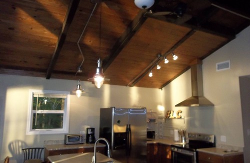 Somerset Cottage | Lake Front Home with community boat ramp. Private, close to marinas and town.