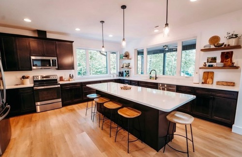 Jacksboro House | LAKE FRONT - New Build, No Steps to Lake, Quiet Cove, Big Creek -Seasonal Water