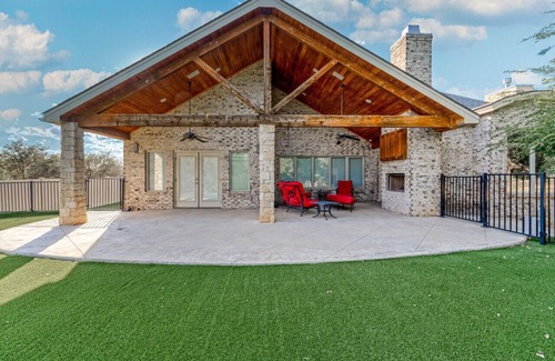 Buffalo Springs House | Lake Front Property in a Beautiful High-End Home