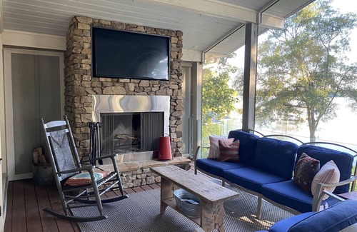 Anderson House | Lake Hartwell Updated Cottage. 4/3.5 sleeps 8