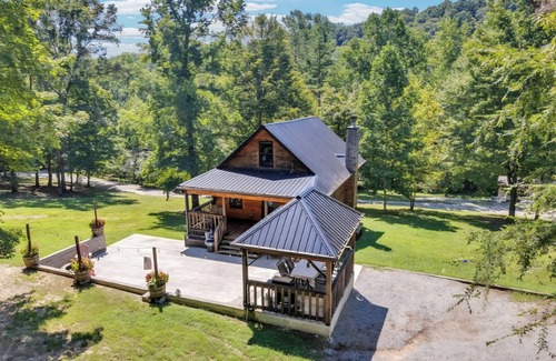 Jamestown Cabin | LAKE HAVEN Rustic Cabin in Historic Jamestown TN, Lake Access!