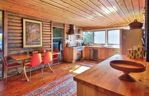 Erowal Bay House | Lake House at Erowal Bay - 4pm Check out Sundays