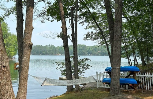 Florence House | Lake House on Lake Ellwood - 10 minutes from town and 10 steps to the water!