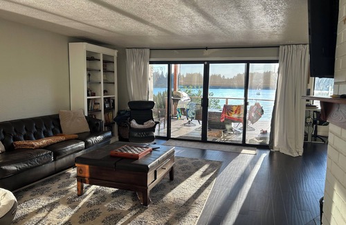 Lacey House | Lake house with AC