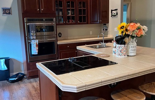 Mount Shasta House | Lake life at it's best - 4Bedroom/2.5Bathroom house