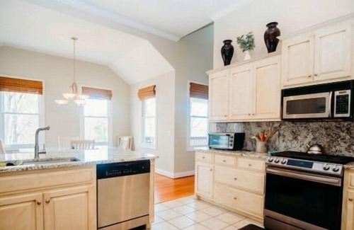 Penhook House | Lake luxury: Hot tub, Wifi, ping pong, pool, air hockey table