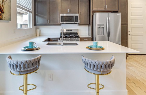 Pinal County Apartment | Lake + Mtn Views: Modern Apache Junction Getaway