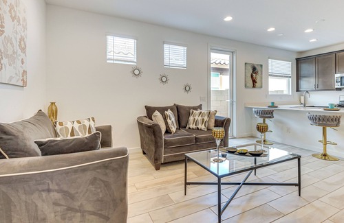 Pinal County Apartment | Lake + Mtn Views: Modern Apache Junction Getaway