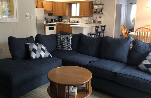 Pocono Pines Ski Chalet | Lake Naomi Chalet-with LNC temp. membership available