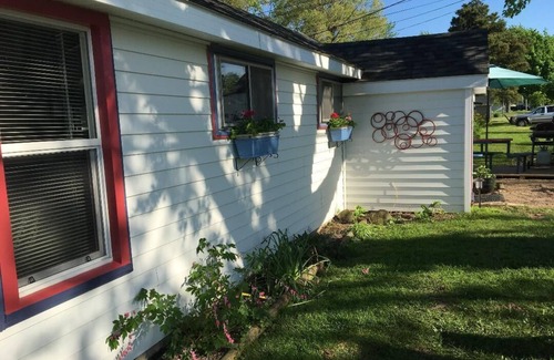 Fancher Cottage | Lake Ontario - 1 Bedroom Between Rochester and Niagara Falls