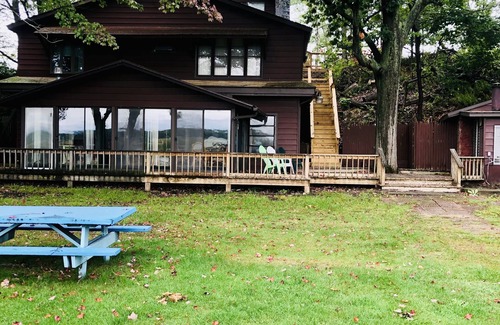 Mannsville House | Lake Ontario Lakefront with Boat Dockage