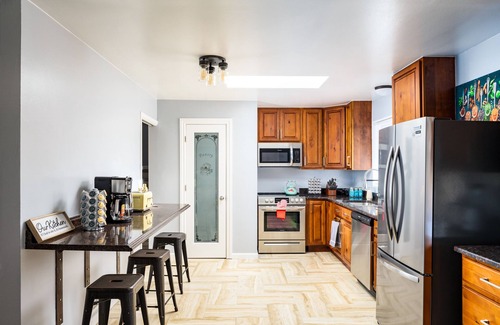 Northglenn House | ☆Lake Retreat ☆Hot Tub ☆Arcade ☆Playground ☆Gym