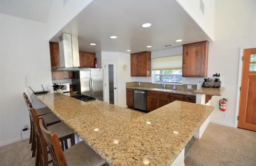 Bass Lake House | Lake Shore Lake Front Free Night Special