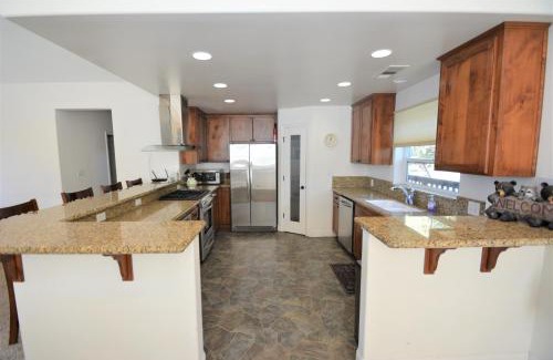 Bass Lake House | Lake Shore Lake Front Free Night Special