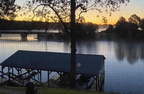 Northport Condo | Lake side condo nearThe University of Alabama