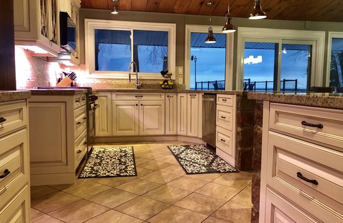 Oro Station Cottage | Lake Simcoe Water Front Cottage