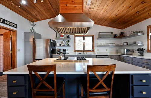 Herbster House | Lake Superior Direct Lakefront! Early September Weekend Openings!