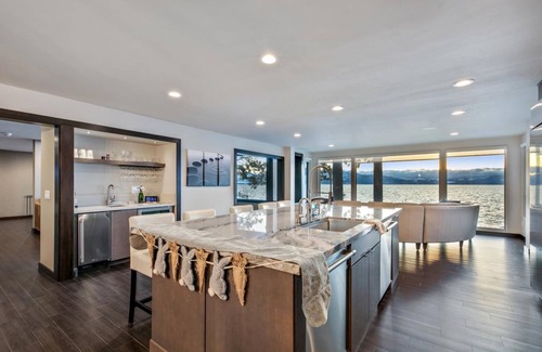 Skyland House | Lake Tahoe lakefront Home of the Stars Lx96