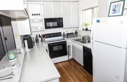 Tahoe Paradise House | Lake Tahoe Mountains - Kayaks, Bikes, Pet friendly