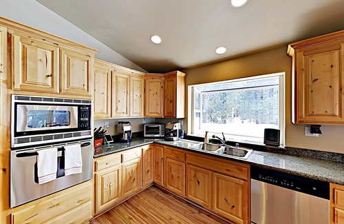 Tahoe Paradise House | Lake Tahoe Mountain Retreat lx38