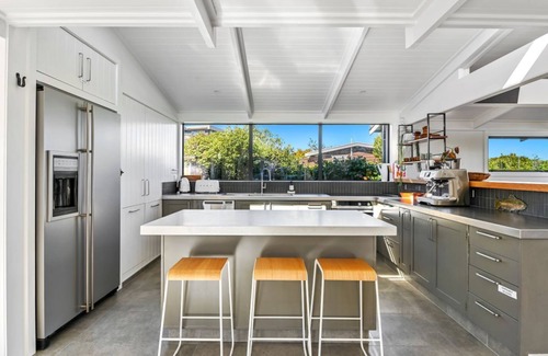 Waipahihi House | Lake Terrace Lodge Premium Home