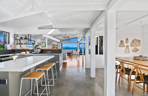 Waipahihi House | Lake Terrace Lodge Premium Home