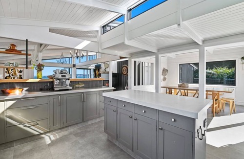 Waipahihi House | Lake Terrace Lodge Premium Home