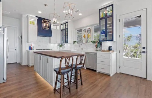 Spicewood Villa | Lake Travis Hilltop Retreat Panoramic Lake Views