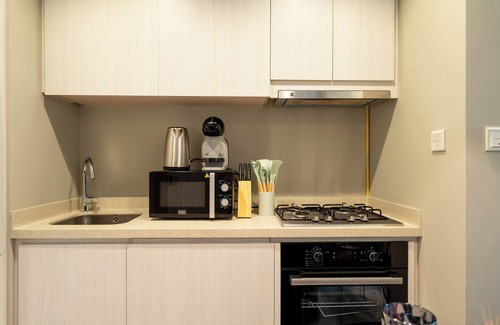 Downtown Dubai Apartment | Lake-View 1BR Retreat in Business Bay