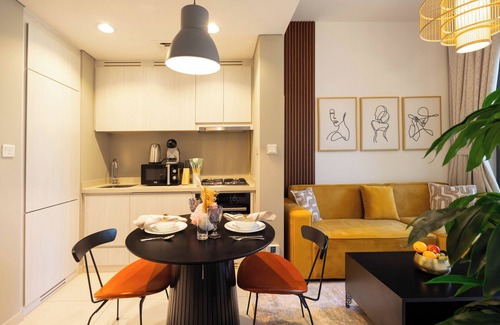 Downtown Dubai Apartment | Lake-View 1BR Retreat in Business Bay