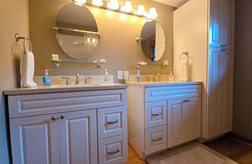 Dundee Other | Lake View 5BR Farmhouse Winter Wine Trail High Speed Wi-Fi