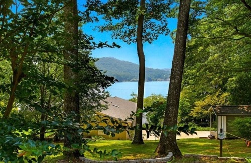 Elf House | Lake View House with Hot tub and dock access