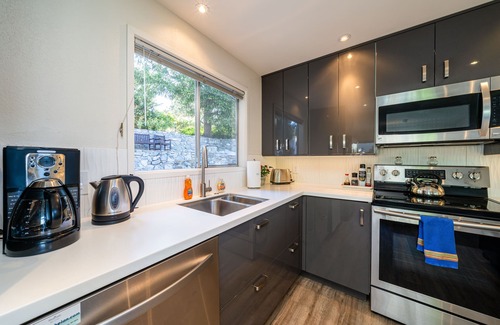 Manson House | Lake View, View Deck & Private Pool!