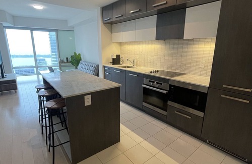 St. Lawrence Condo | Lake Views High Floor 1 Bed + 2 Bath + Den