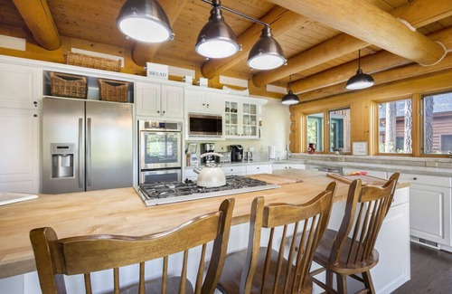 Wolfe Estates Cabin | Lake Views King Cabin w Hot Tub | Trails | Sleds