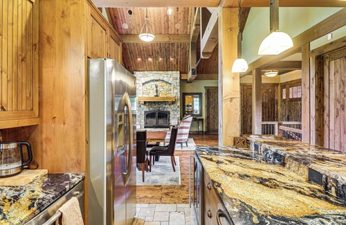 Eureka Cabin | Lake Views & Resort Perks: Spacious Eureka Cabin!