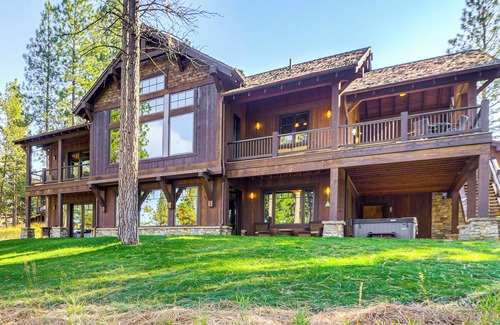 Eureka Cabin | Lake Views & Resort Perks: Spacious Eureka Cabin!