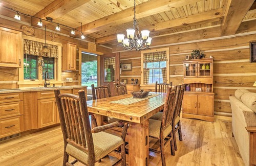 Greentown Cabin | Lake Wallenpaupack Cabin w/Shared Pool!