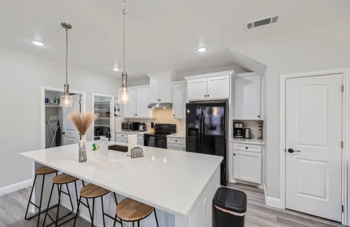 Grand Prairie House | Lakecrest 4-bedroom house with AC in Grand Prairie