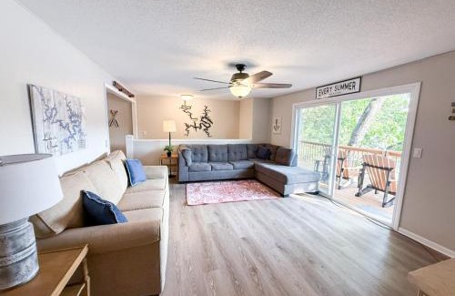 Camdenton House | Lakefront 4bd2badockgrilldecksfirepit-12pp